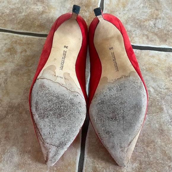 Manolo Blahnik Suede Leather Pumps. - Picture 8 of 11